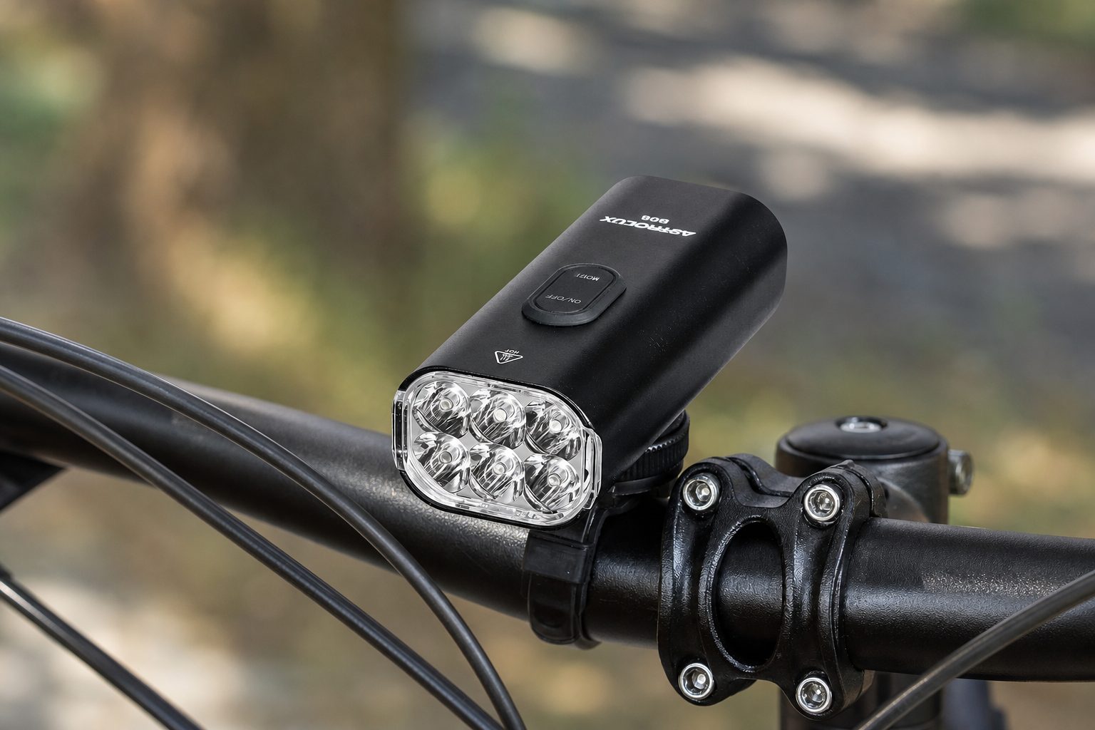 Astrolux BC6 je 2000 lm cyklosvetlo so 6 LED, 4800 mAh batériou, USB-C a powerbankou, no maximálny výkon nie je nezávisle zmeraný